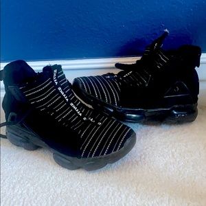 Unisex Black Basketball Shoes!